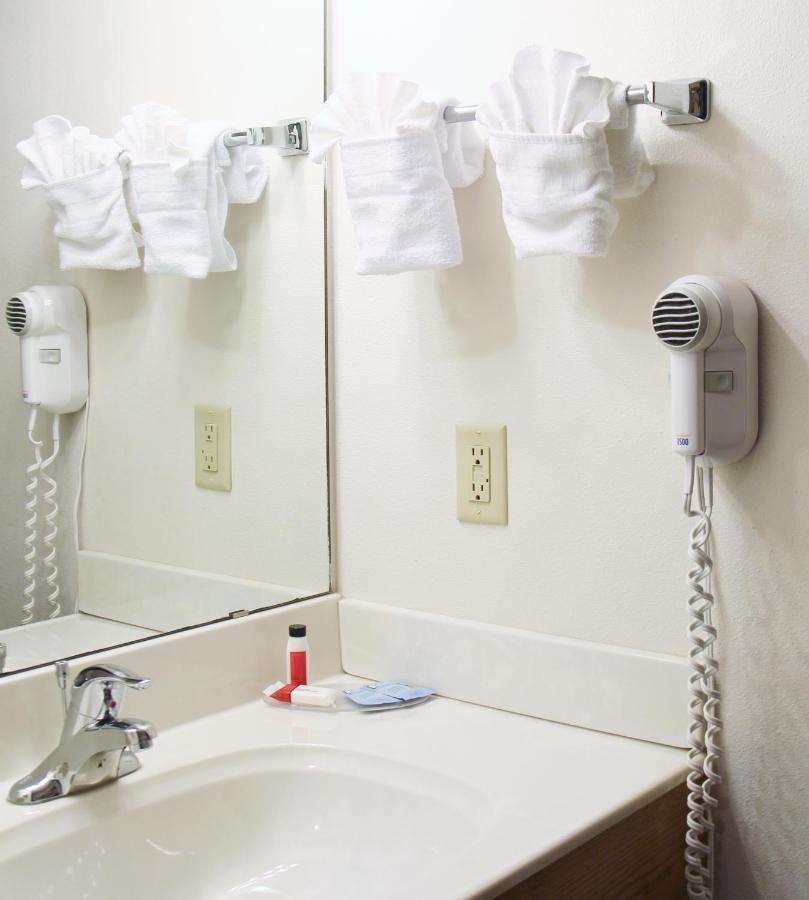Homestead Inn And Suites Hardin Экстерьер фото