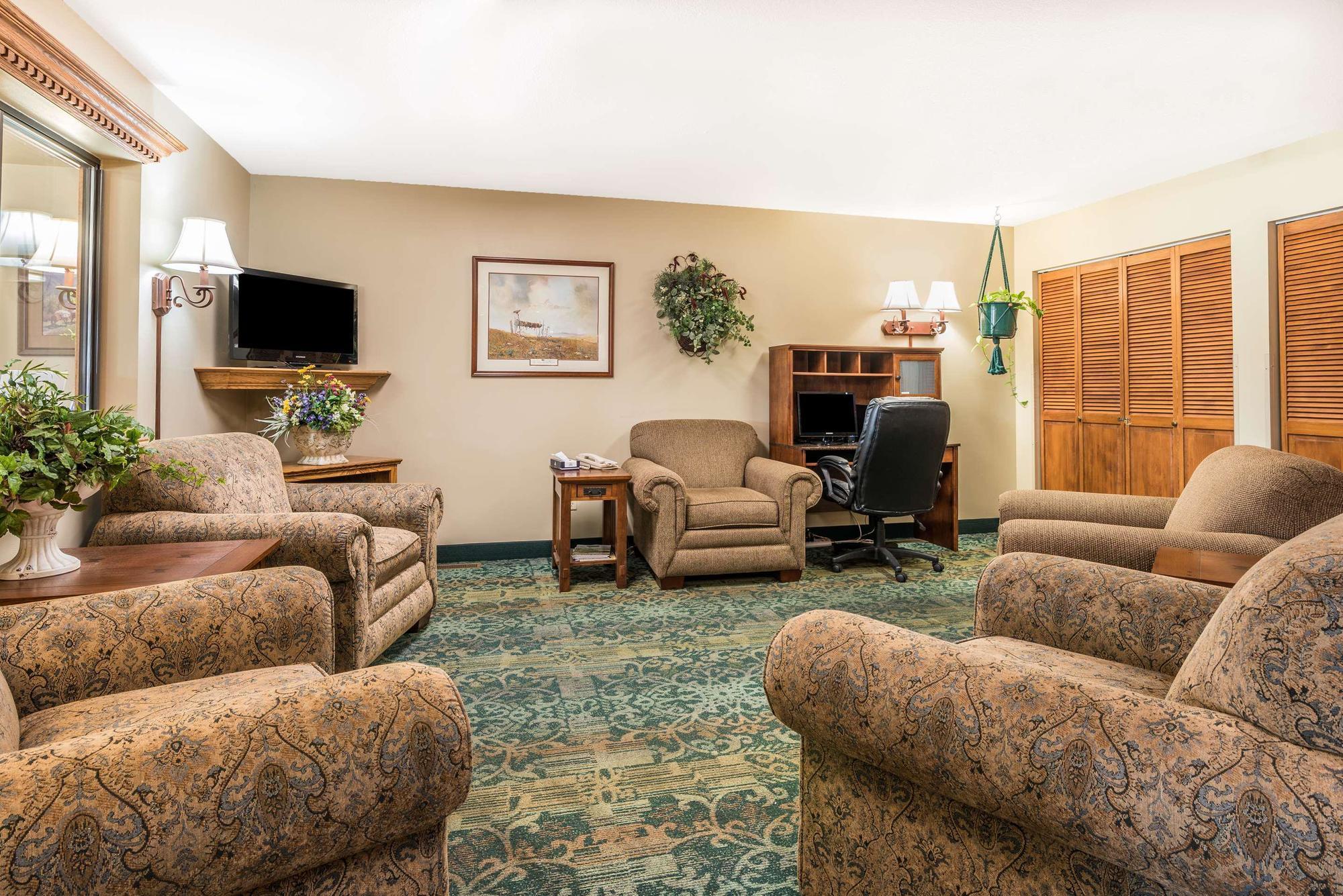 Homestead Inn And Suites Hardin Экстерьер фото