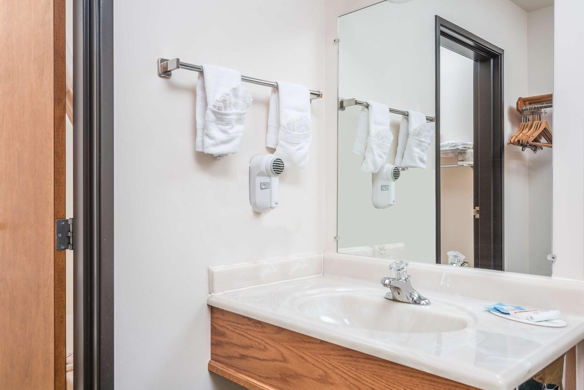 Homestead Inn And Suites Hardin Экстерьер фото