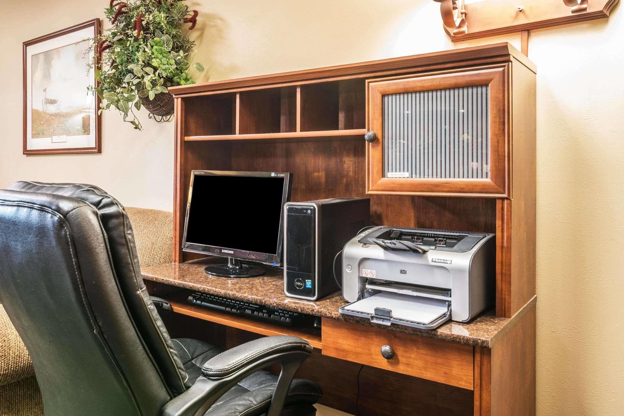 Homestead Inn And Suites Hardin Экстерьер фото