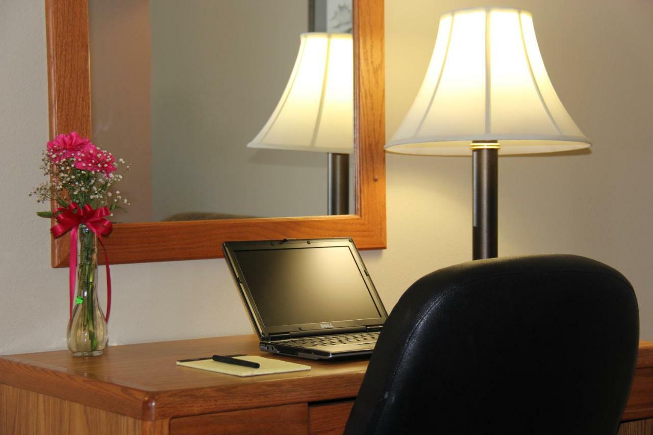 Homestead Inn And Suites Hardin Экстерьер фото